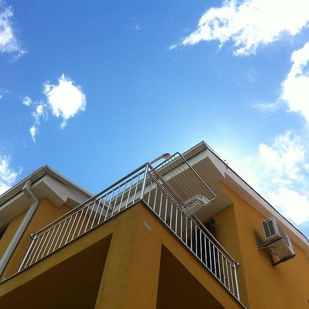 Apartments Leona & David Malinska Oda fotoğraf