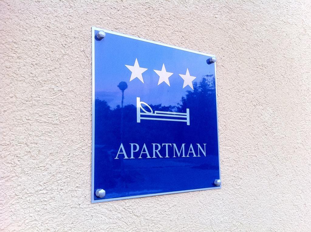 Apartments Leona & David Malinska Oda fotoğraf