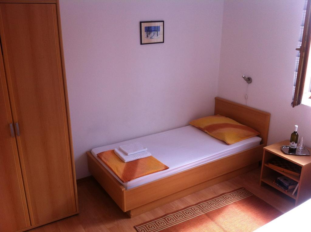 Apartments Leona & David Malinska Oda fotoğraf
