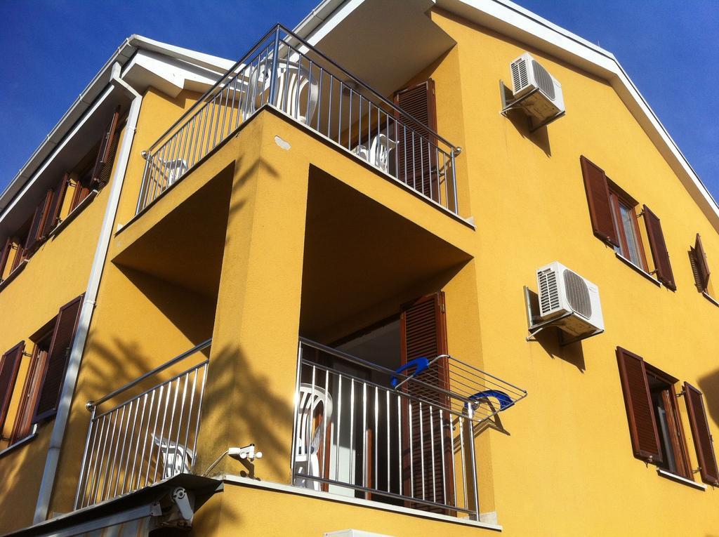 Apartments Leona & David Malinska Oda fotoğraf